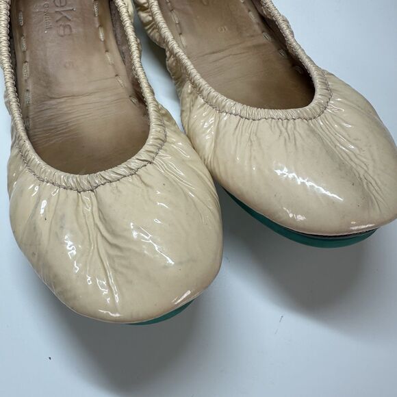 Tieks by Gavrieli Women Patent In Biscotti Leather Foldable Ballet Flats Size 5 - Picture 3 of 11
